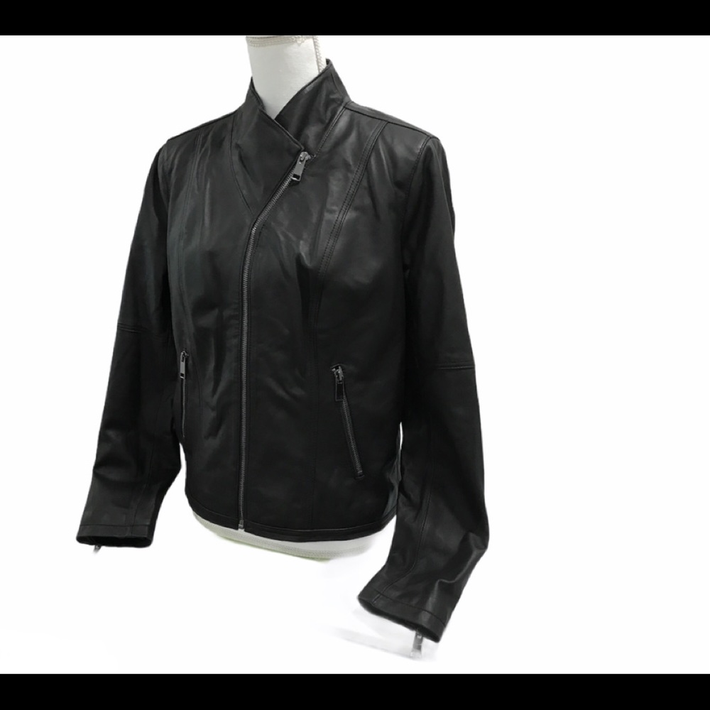 Lisa Rinna Black Leather Jacket 🖤